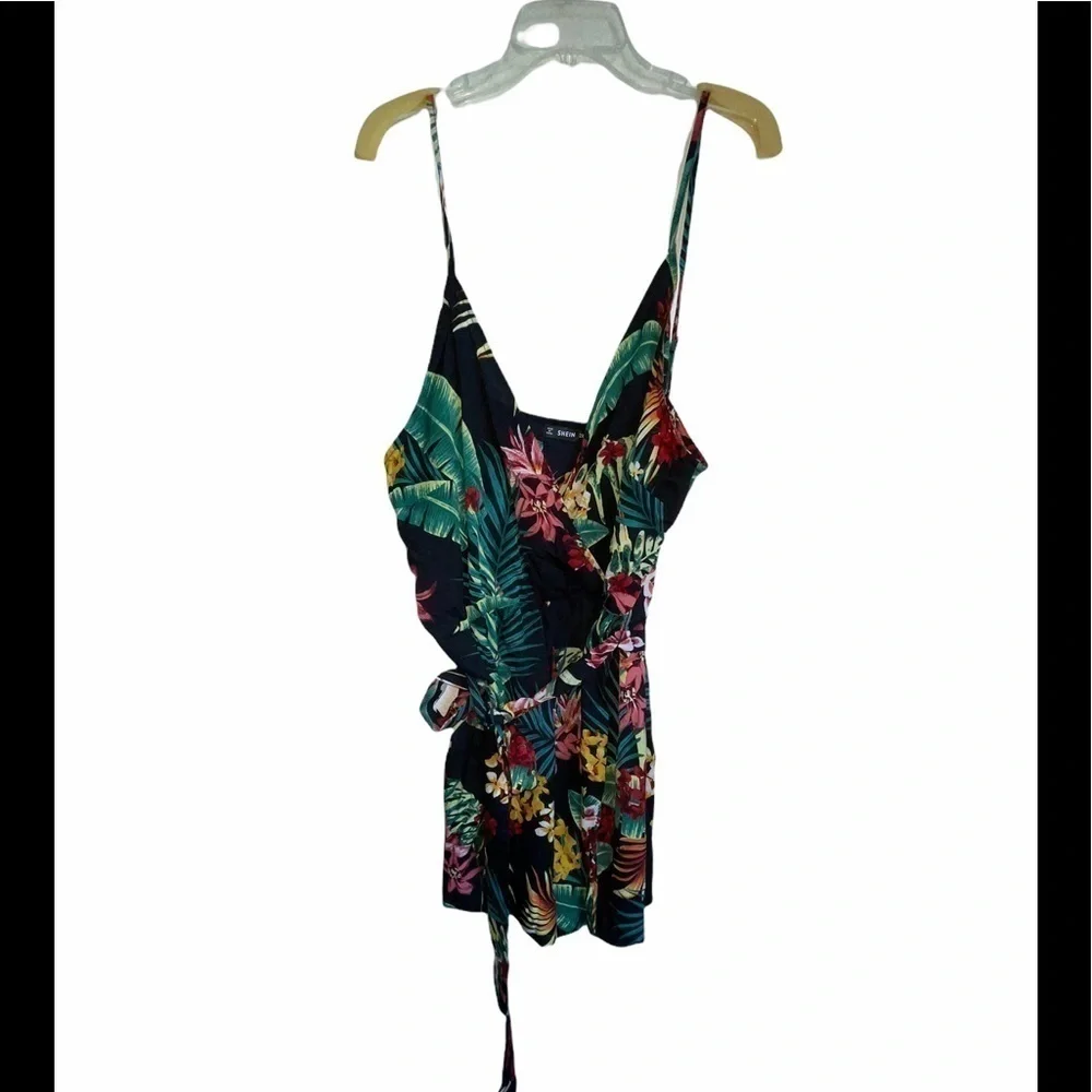 SHEIN faux wrap shorts romper. Size 2X - Picture 6 of 6